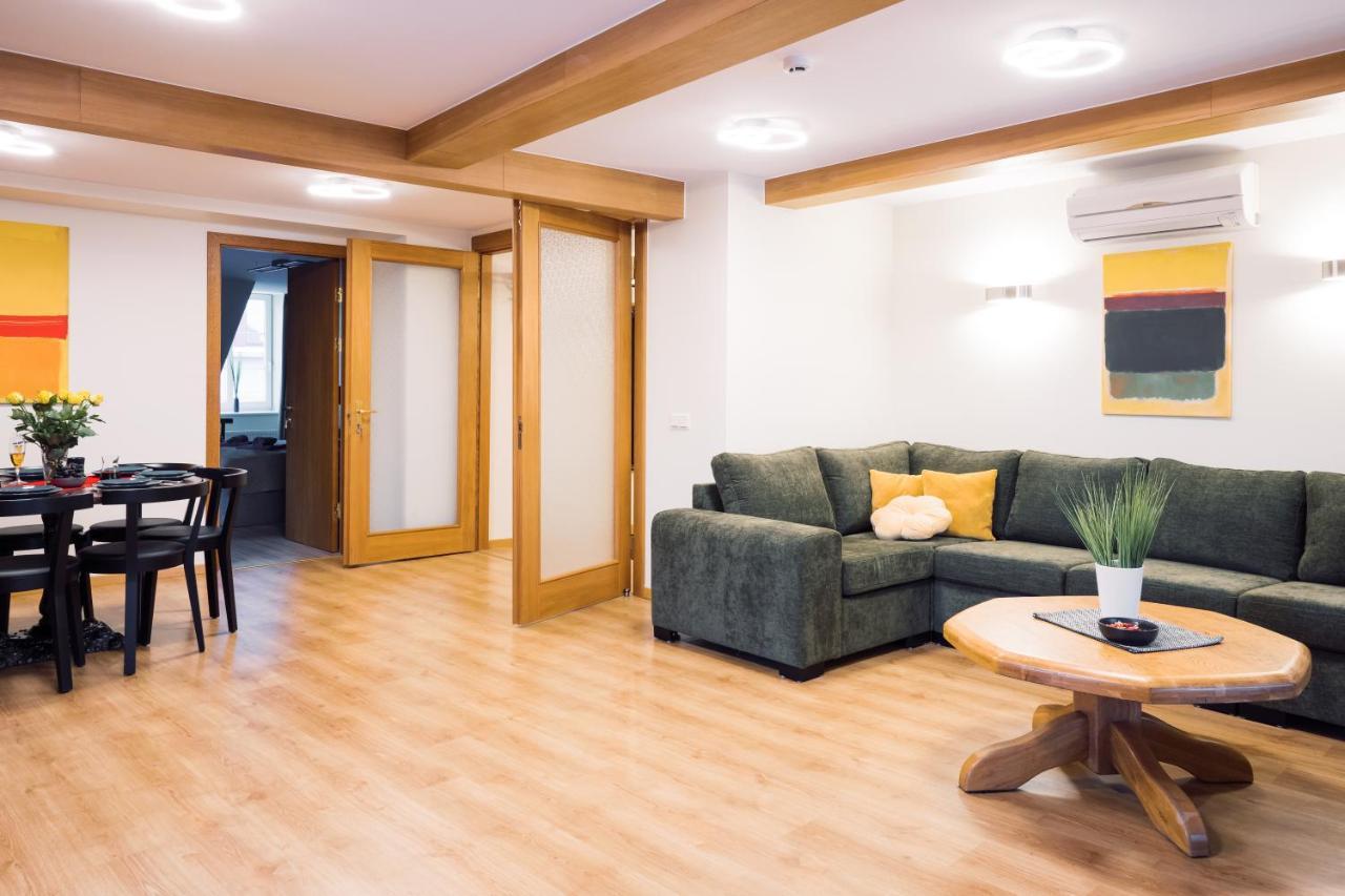 Rothko Apartment/8 Guests/4Bedrooms/Riga Old Town Exterior photo